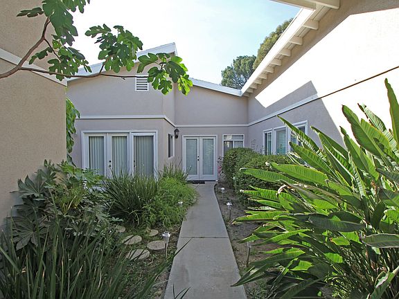 3rd image of 6137 Fenwood Ave
