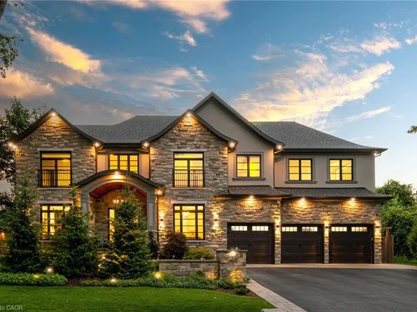 100 Seneca Dr, Hamilton, ON L9G 3B8