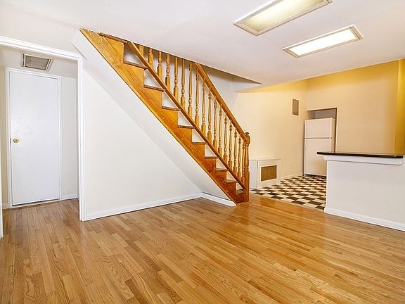 4th image of 500 1/2 E 84th St APT 1A