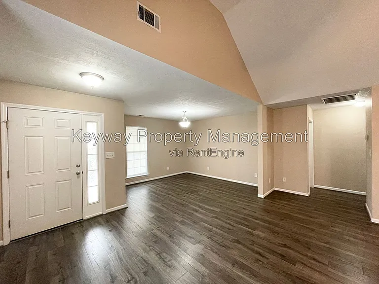 749 Michelle Ct — Photo 2