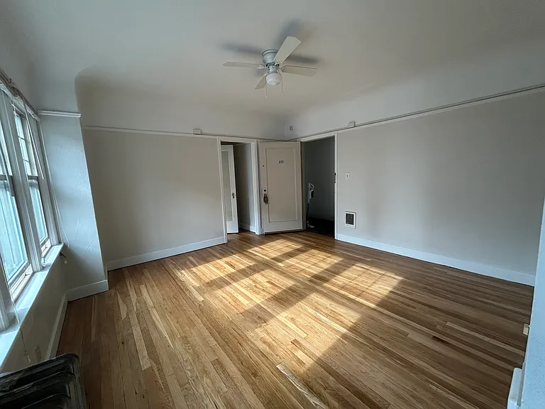 1530 NE 10th Ave #302 — Photo 3