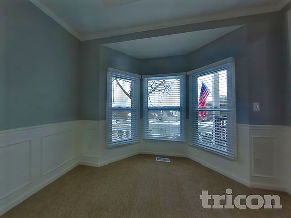 5th image of 302 E 123rd Ter