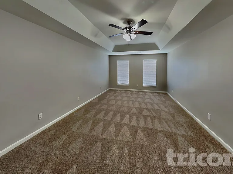 1002 Hollingdale Ct — Photo 7
