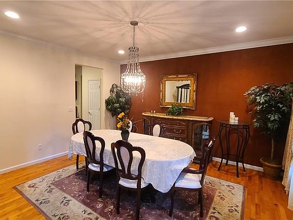 5th image of 25 Glen Rock Cir
