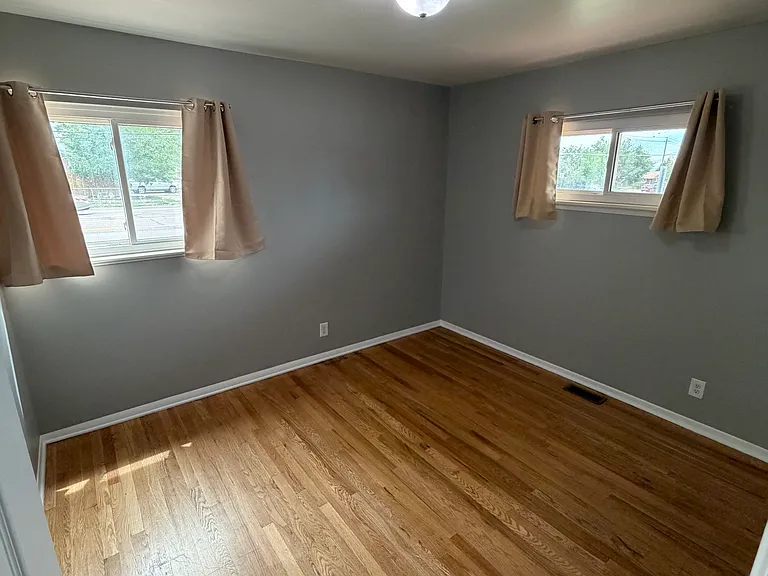 1621 W 82nd Pl — Photo 11