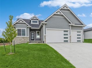 1121 NE Forest Ridge Ct, Ankeny, IA 50021