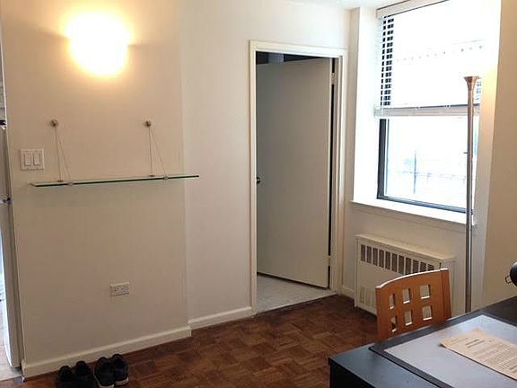 4th image of 150 W 51st St #18-8