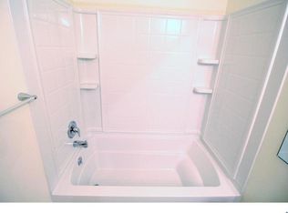 1204 Waters Edge Dr, Newark, DE 19702
