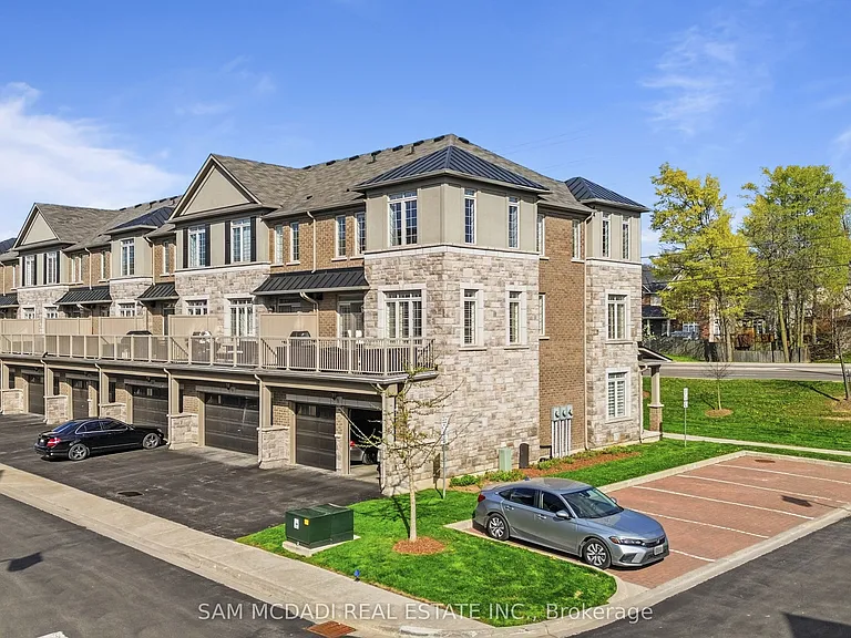 215 Dundas St E #9 — Photo 37
