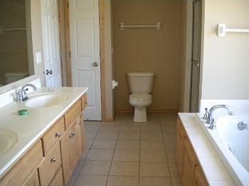 4th image of 10121 Florida Cir N