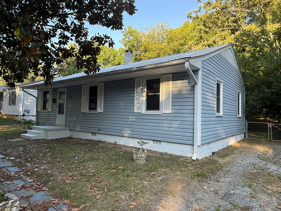 2004 Edgewood Dr