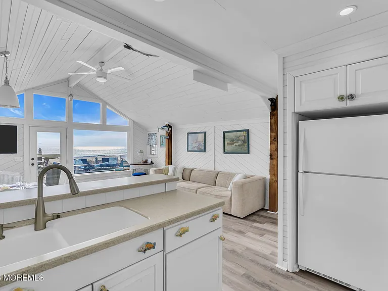 55 Beach Front — Photo 13