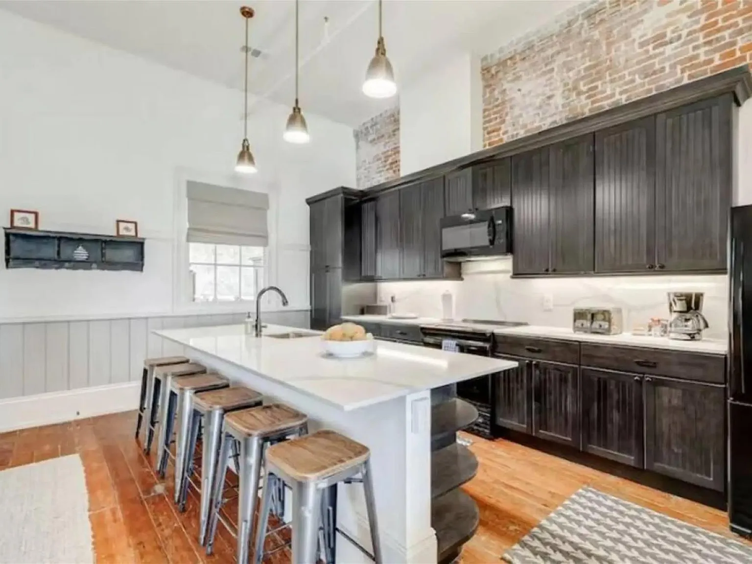 2 bed, 1.0 bath, 1200 sqft, $2,300 — Photo 3
