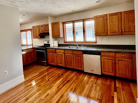 Eat-in Kitchen