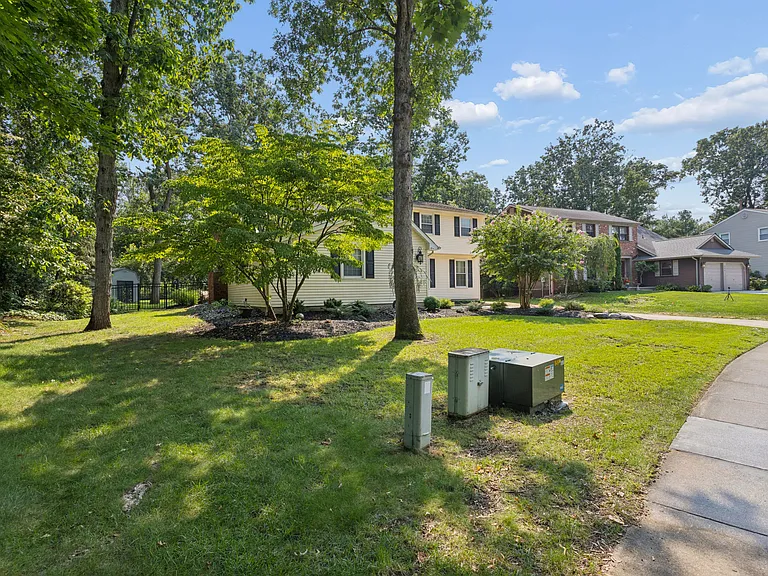 306 Candlewood Ln — Photo 37