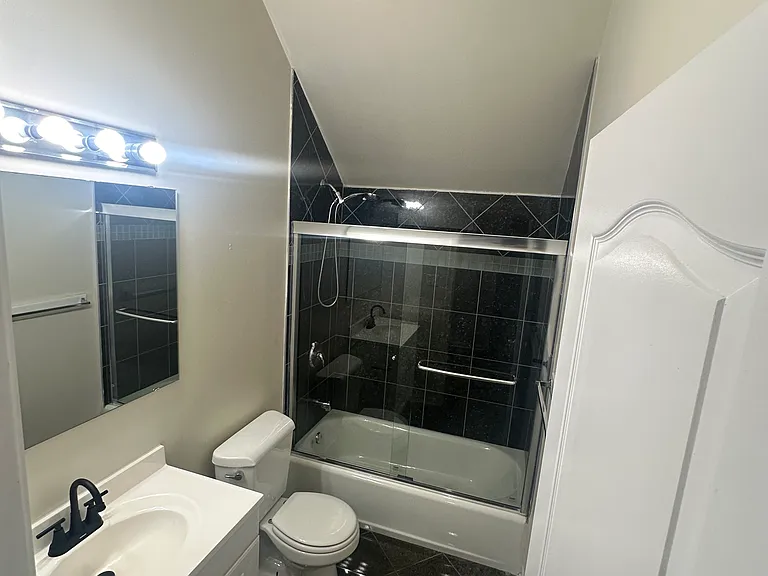 3634 N Ashland Ave — Photo 5
