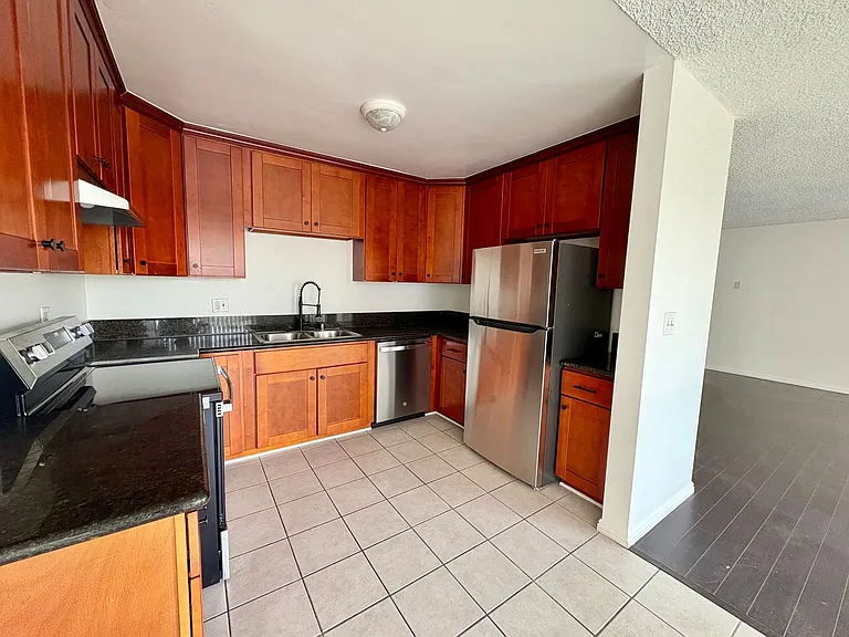 8061 Romaine St — Photo 3