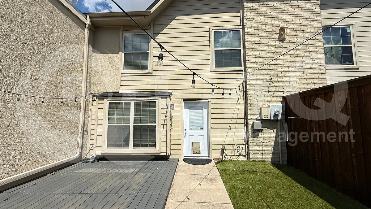 3 bed, 2.5 bath, 1878 sqft, $2,600 — Photo 4