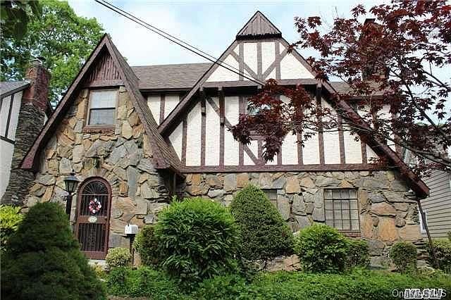 1st image of 262 N Hewlett Avenue