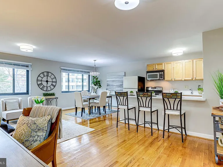 1200 S Arlington Ridge Rd #608 — Photo 2