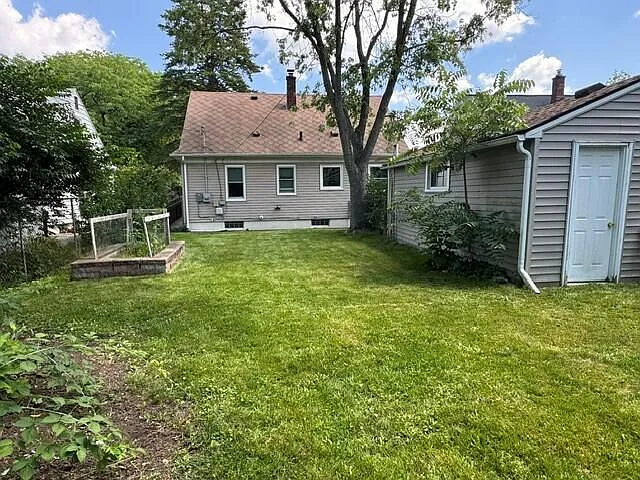 907 Bruce St — Photo 15