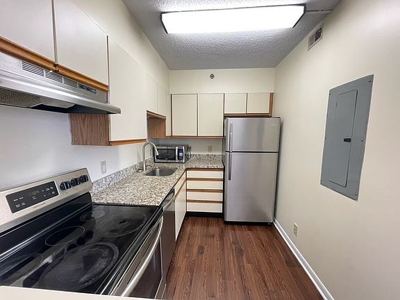 3rd image of 900 19th Ave S APT 312