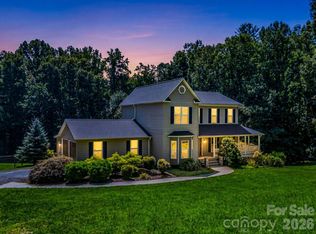 69 Ivy Ln, Fletcher, NC 28732