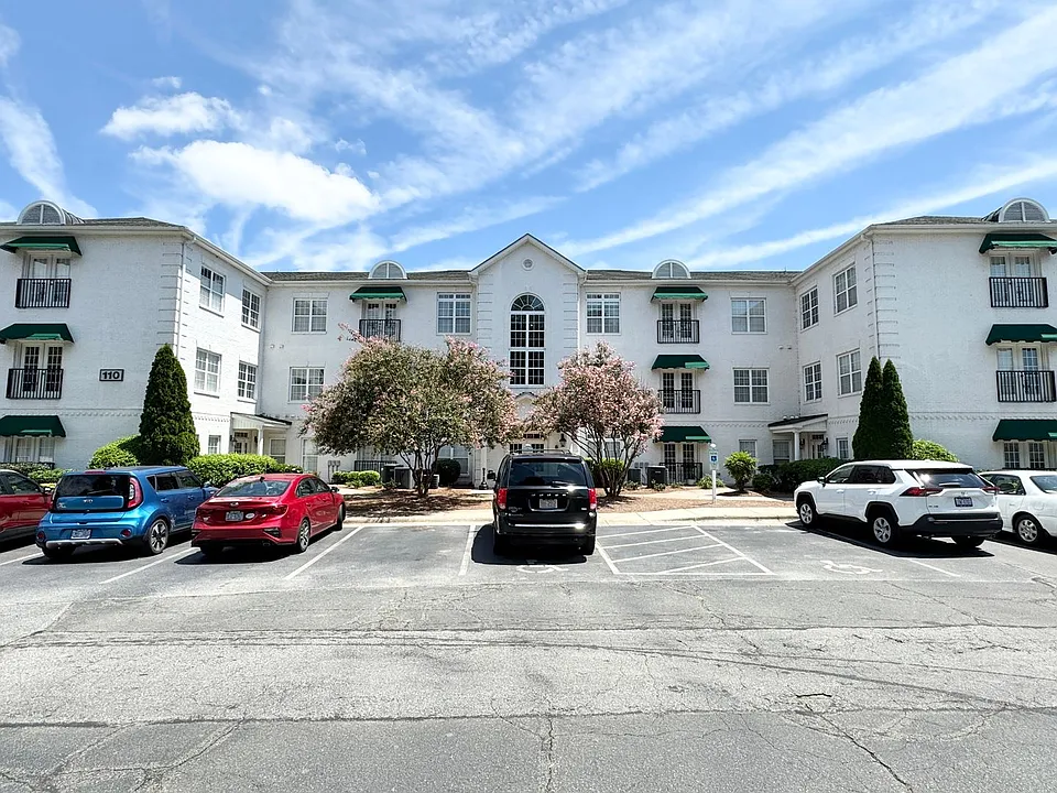 108 Sunset Cir #202