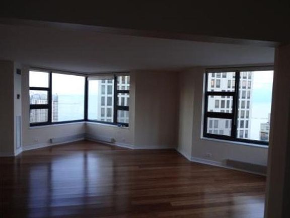 5th image of 400 E Ontario St