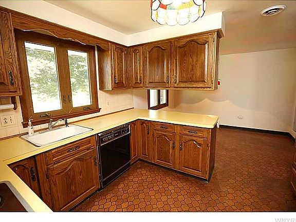 5th image of 5040 Clearview Dr