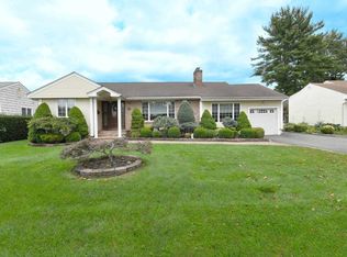 12 Azalea Dr, Syosset, NY 11791