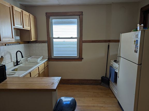 4th image of 2053 W Belle Plaine Ave #2