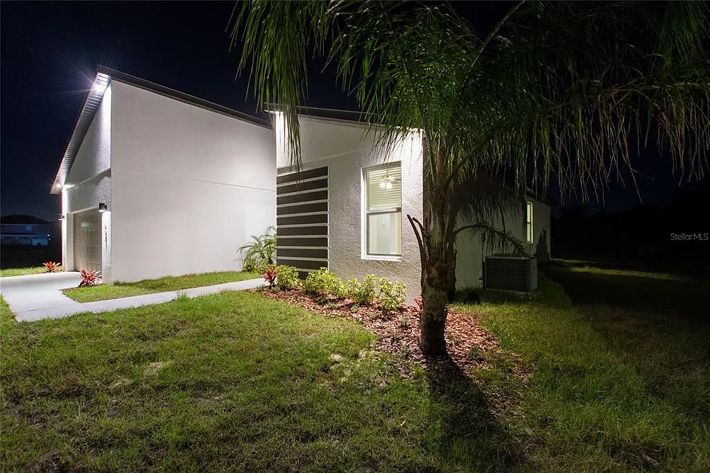 4 bed, 2.0 bath, 1670 sqft, $1,995 — Photo 4