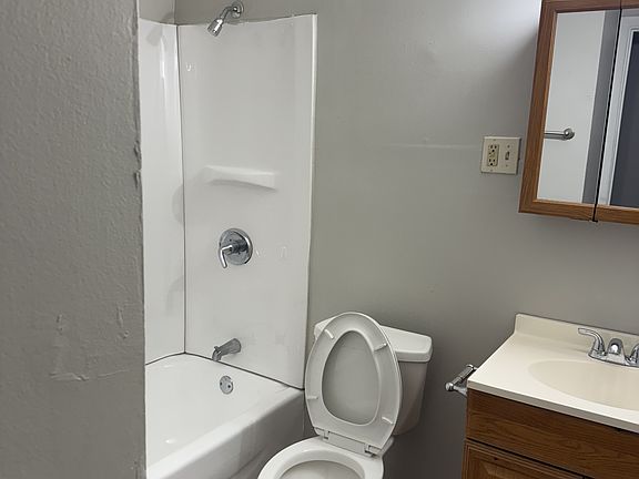 4th image of 203 1/2 N Poplar St #B