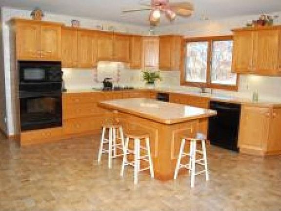 Great Kitchen W/ Center Island