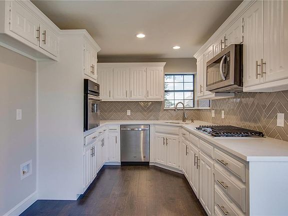 4th image of 3520 Darion Ln