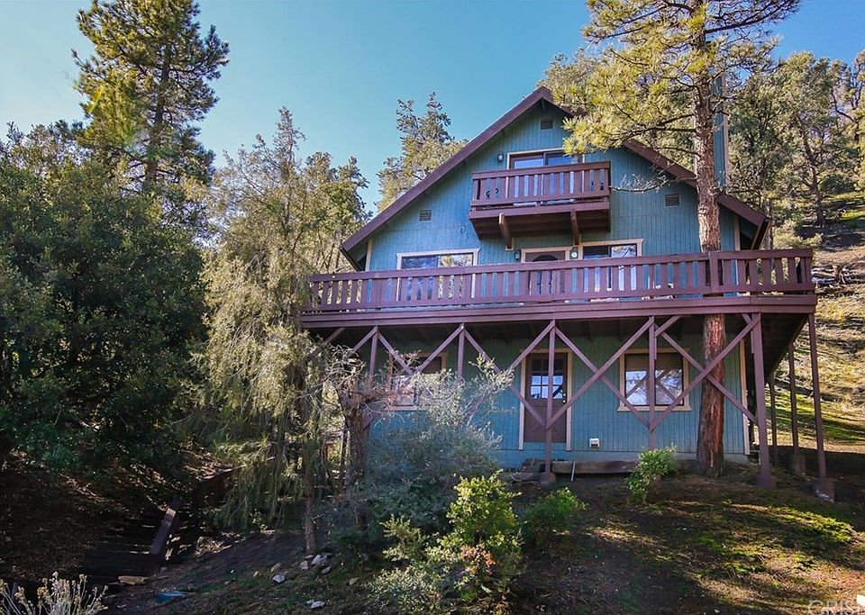 Front view of property