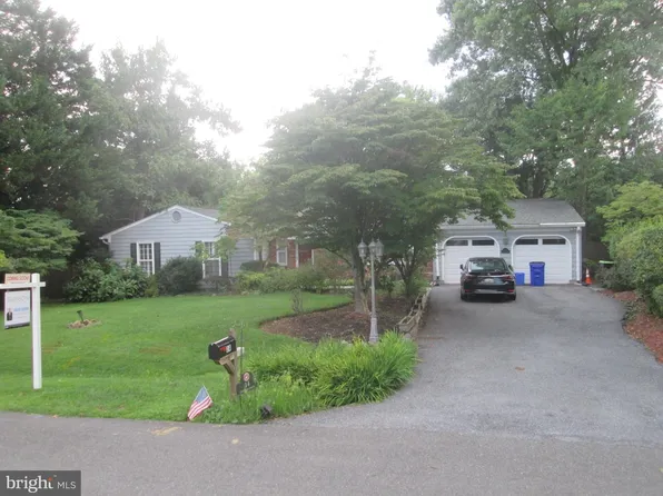 14 Cherbourg Ct, Potomac, MD 20854