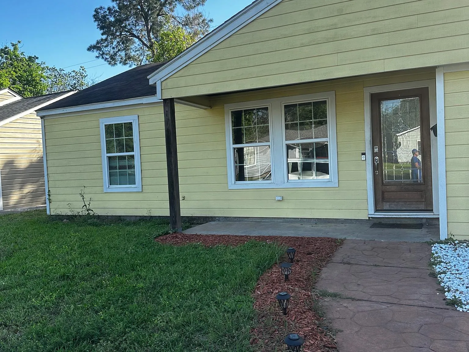 3 bed, 1200 sqft, $1,800 — Photo 3
