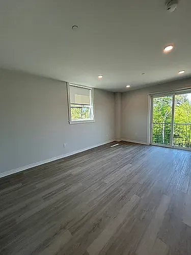 Residences at Sharon Gallery — Photo 101