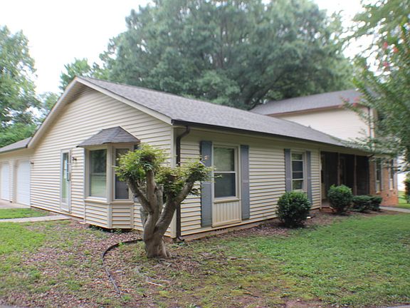 2nd image of 168 Green Oak Cir