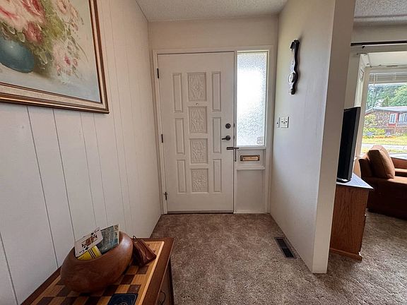 4th image of 21946 Cliff Pl