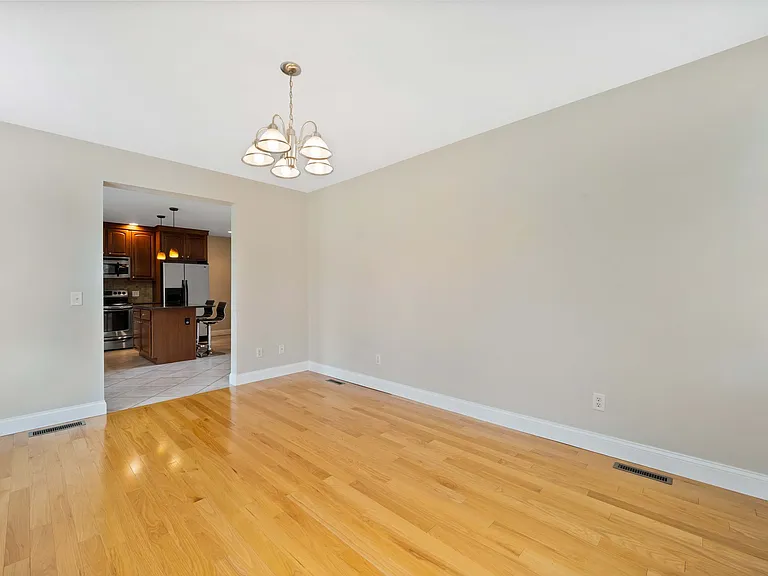 54 E Silver St #A — Photo 19