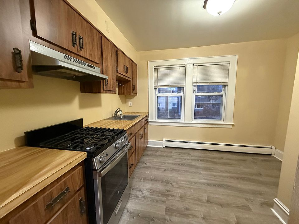 1st image of 35 Merselis Ave Floor 2