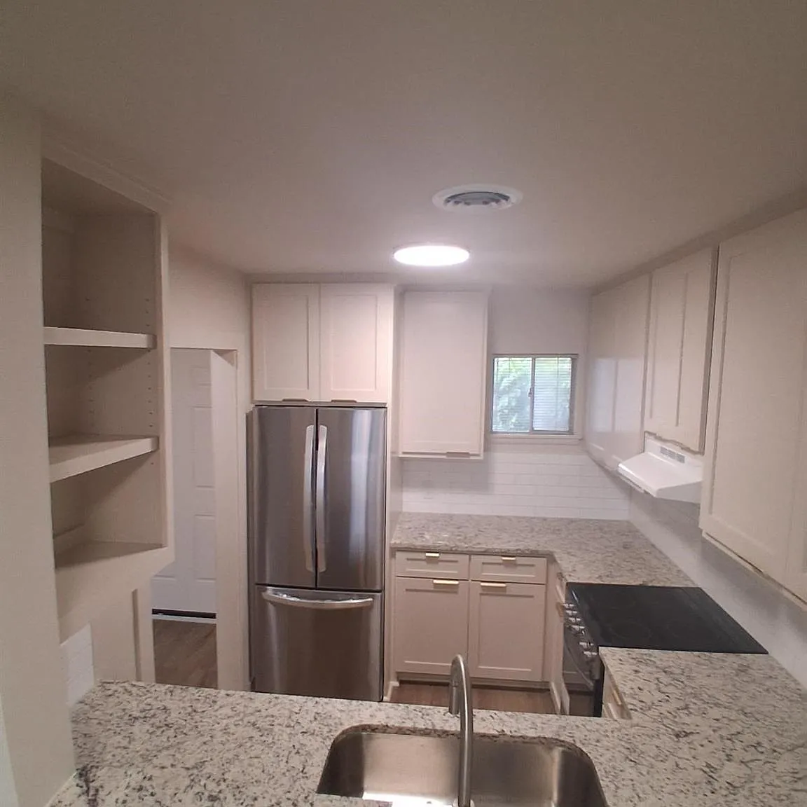 2 bed, 1.0 bath, 1100 sqft, $1,385 — Photo 3