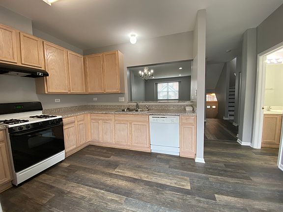 5th image of 1105 N Claremont Dr