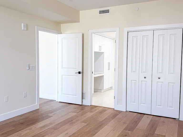 1 Beach Dr SE #2512 — Photo 5