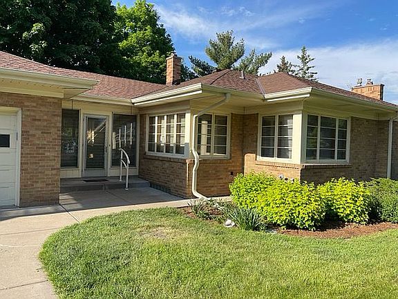 2 car garage with breezeway 