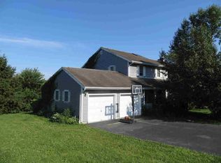 38 Oxford Rd, Pleasant Valley, NY 12569