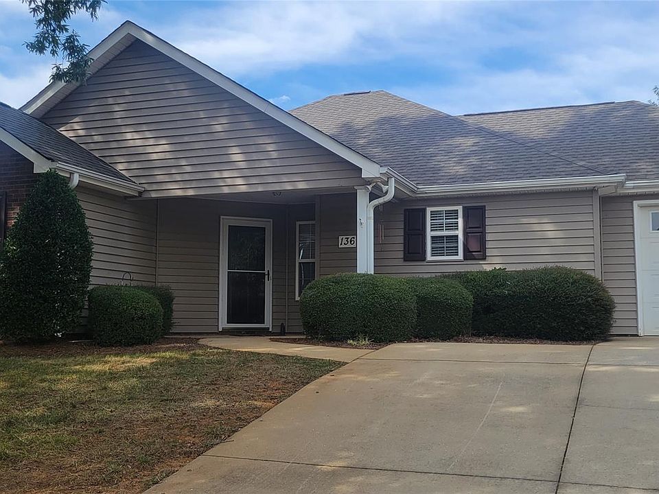 1st image of 136 Ashwood Ln